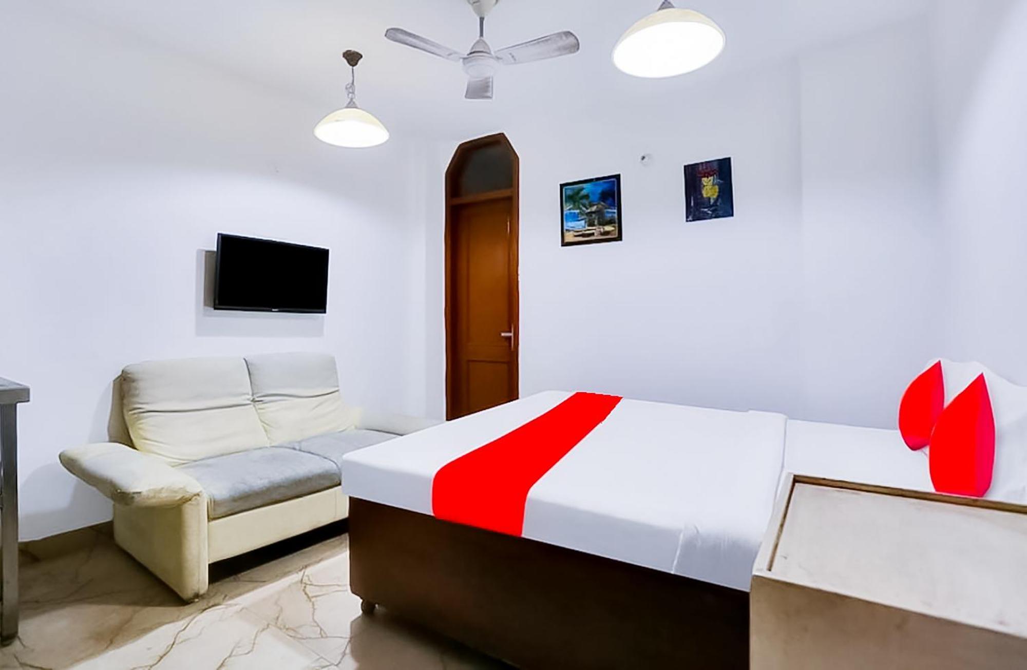 Lake View In Hauz Khas New Delhi