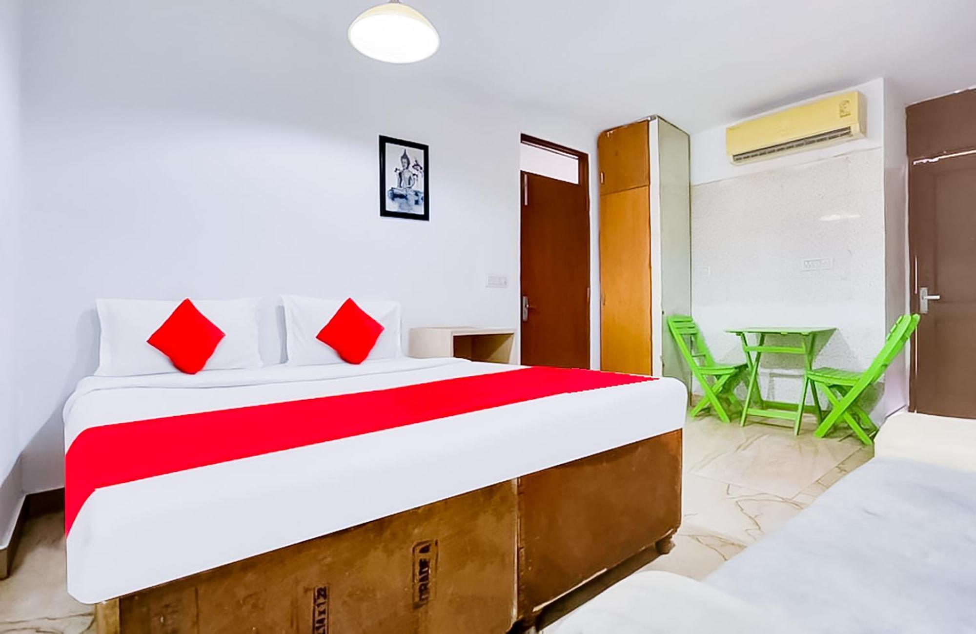 Hotel Lake View In Hauz Khas New Delhi